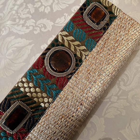 Clutch - Picture 2 of 2